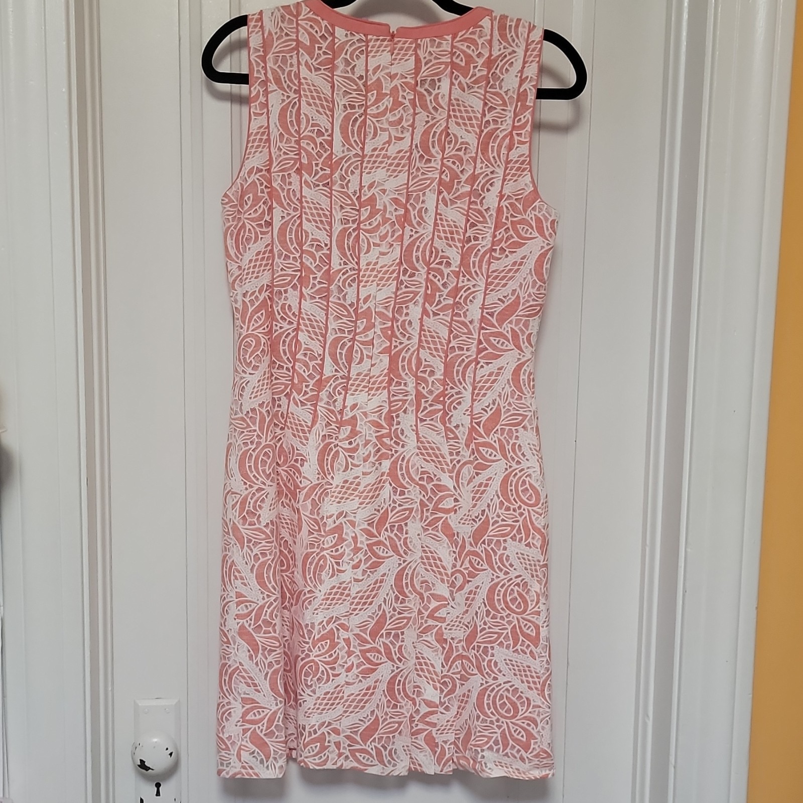 Antonio Melani Sheath Dress Floral Lace Sleeveless Knee-Length Zip Lined 6