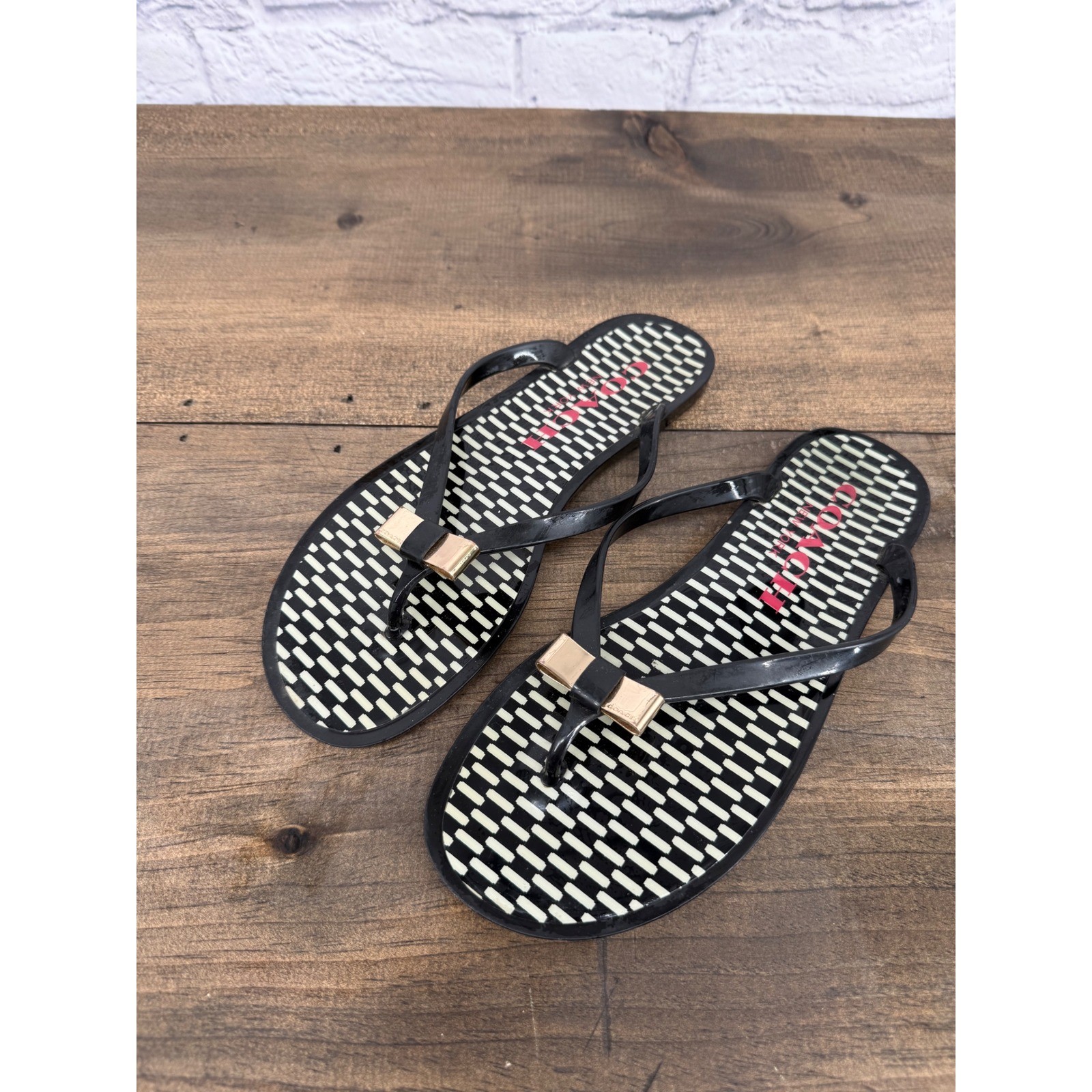 Coach Landon Jelly Thong Sandals Black Gold Logo Flip Flops Women’s 8.5 Chic