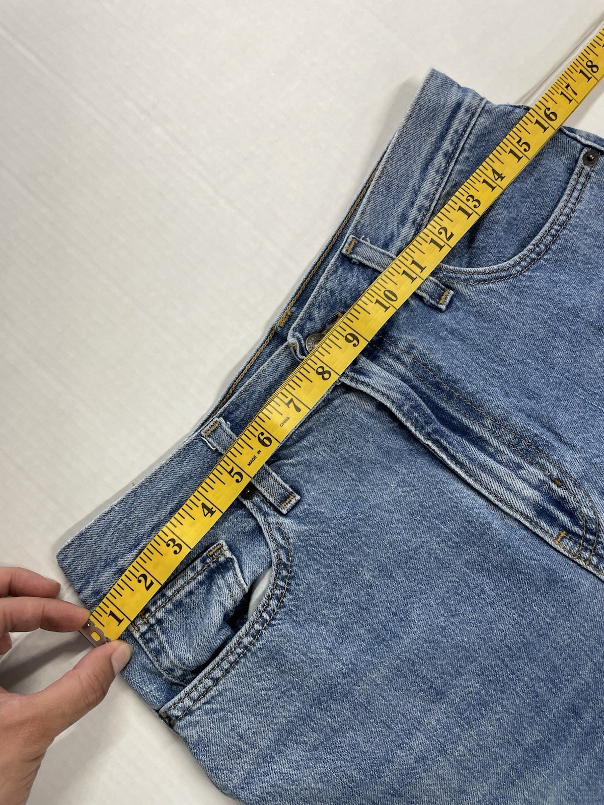 Levi’s Men’s Blue Light Wash Denim Straight Fit Jeans High Rise 5-Pocket