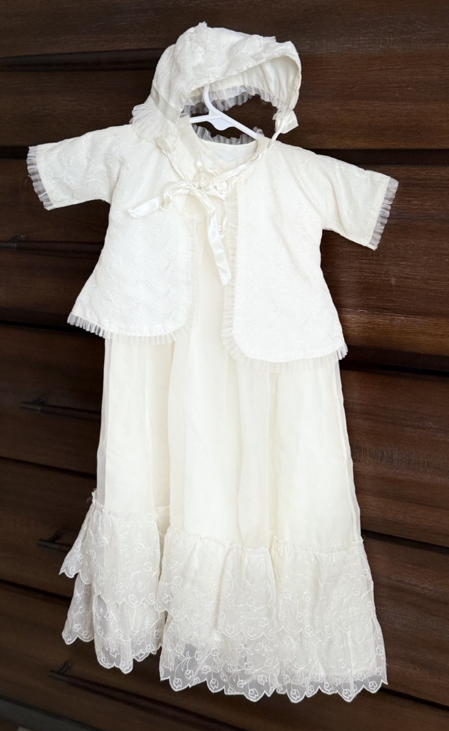 GORGEOUS Vintage Baby Christening Baptism Satin & Lace Gown with Bonnet Cap LOOK