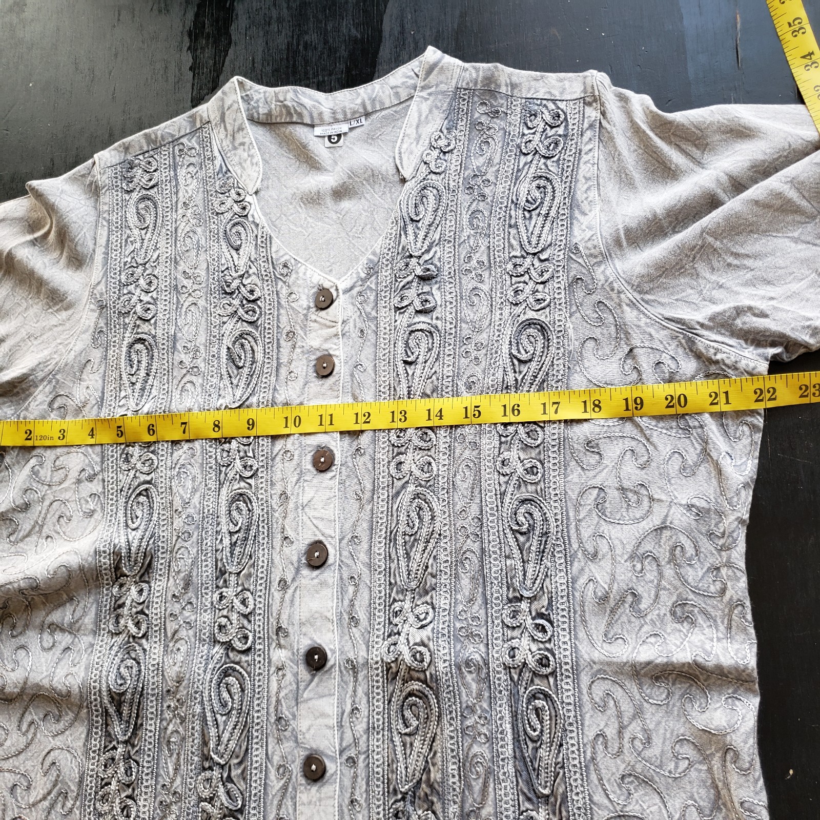 Boutique Embroidered Tunic Top L/XL Dove Gray Button Front Tie Back Boho Artsy
