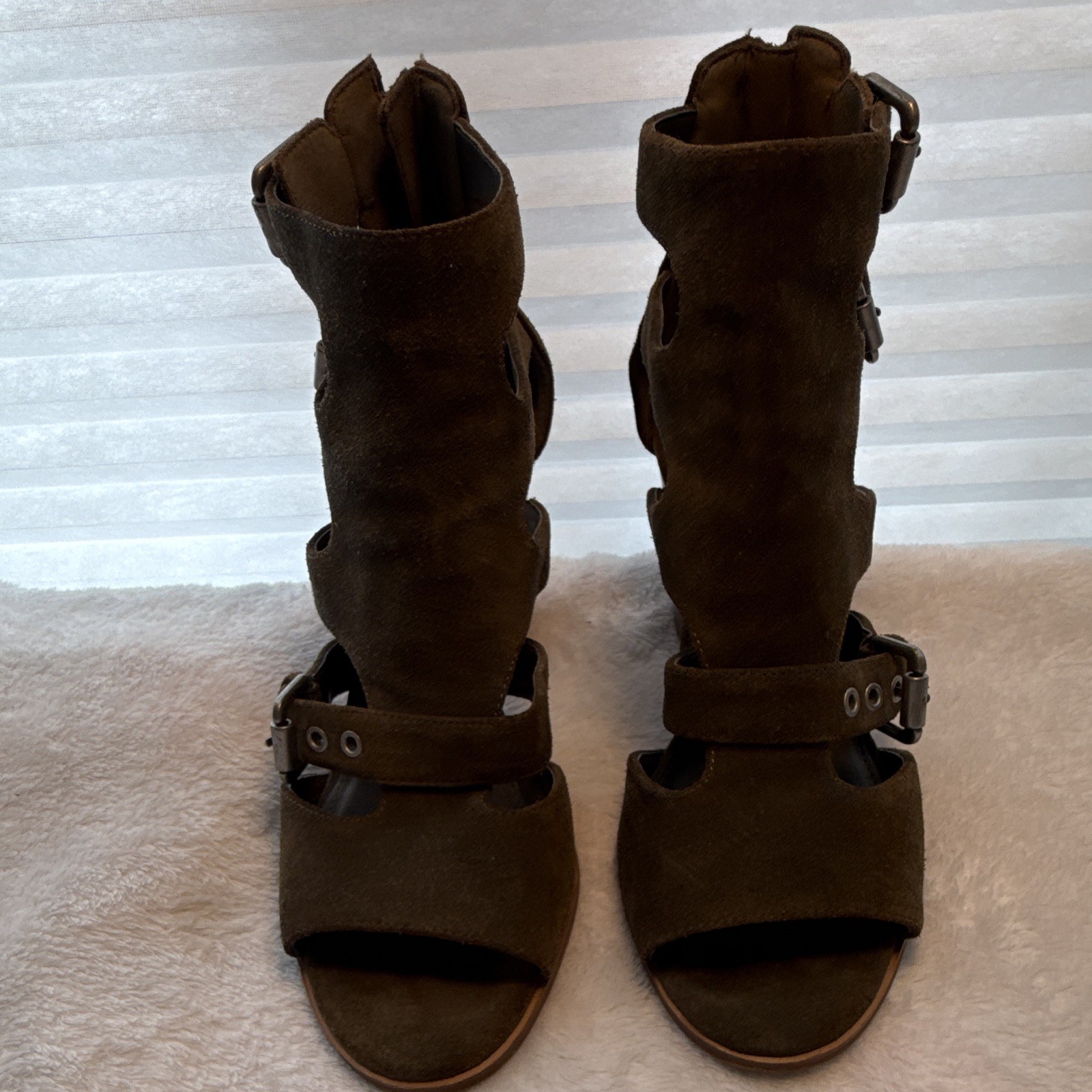 Marc Fisher Green Suede Strappy Open Toe Block Heel Buckle/Zipper 8 M