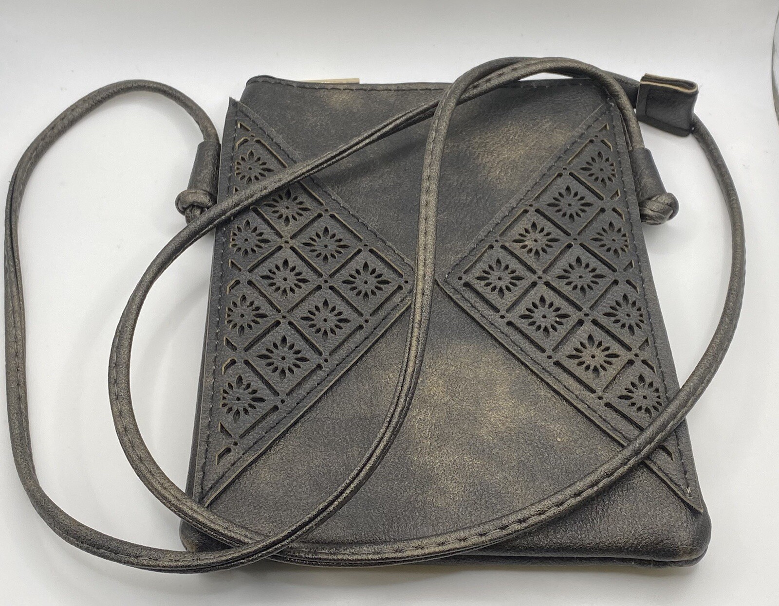 100% Vegan Leather Laser Cut Crossbody, Black W/Goldish Metallic, 8×6”, EUC