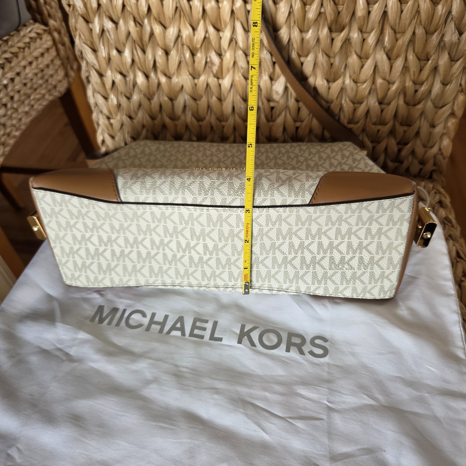 Michael Kors Crosby Medium Signature Logo Bag – Vanilla/Acorn (White/Brown)