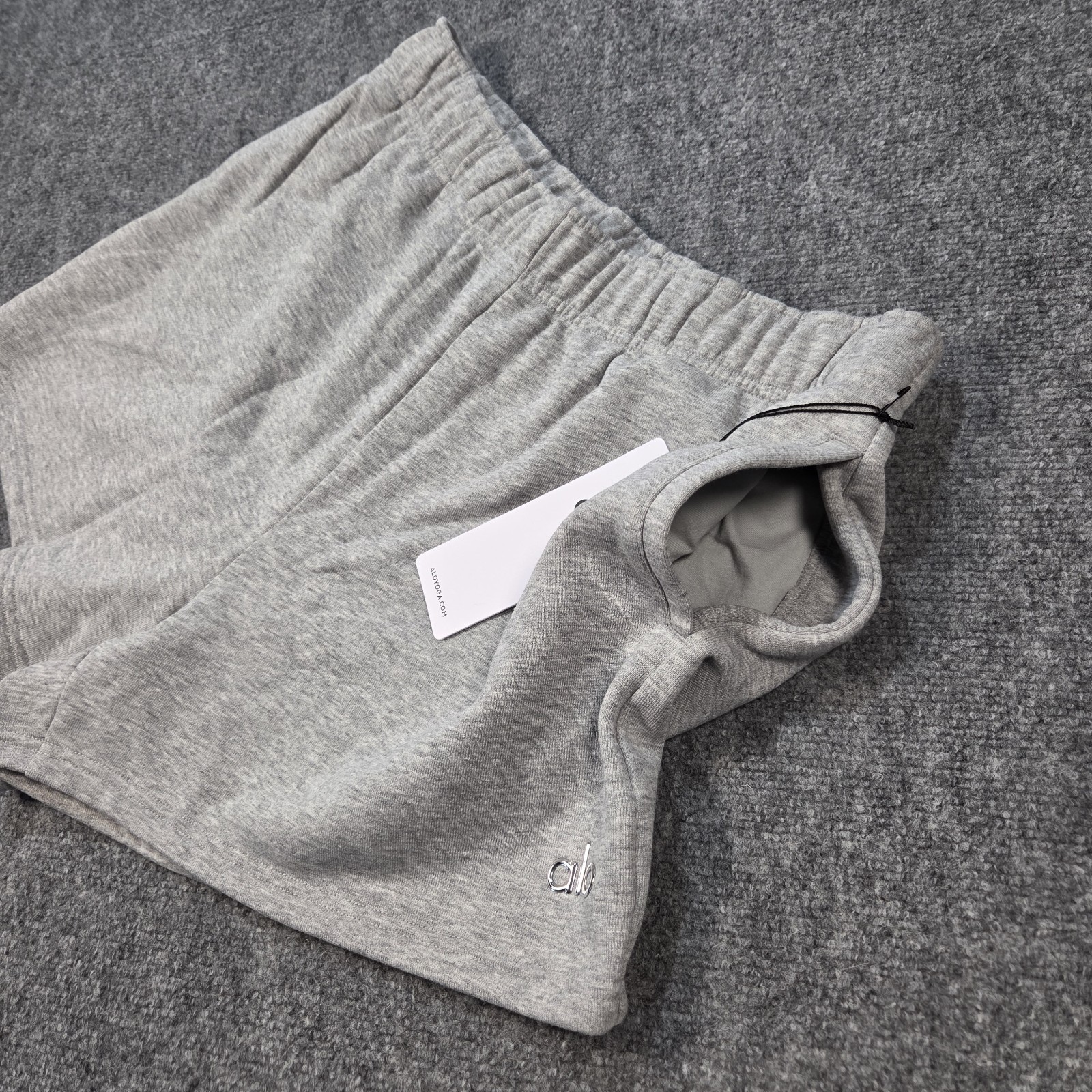 NWT Alo Yoga Accolade Short Womens Large Athletic Sweat Heather Grey Shorts Gray