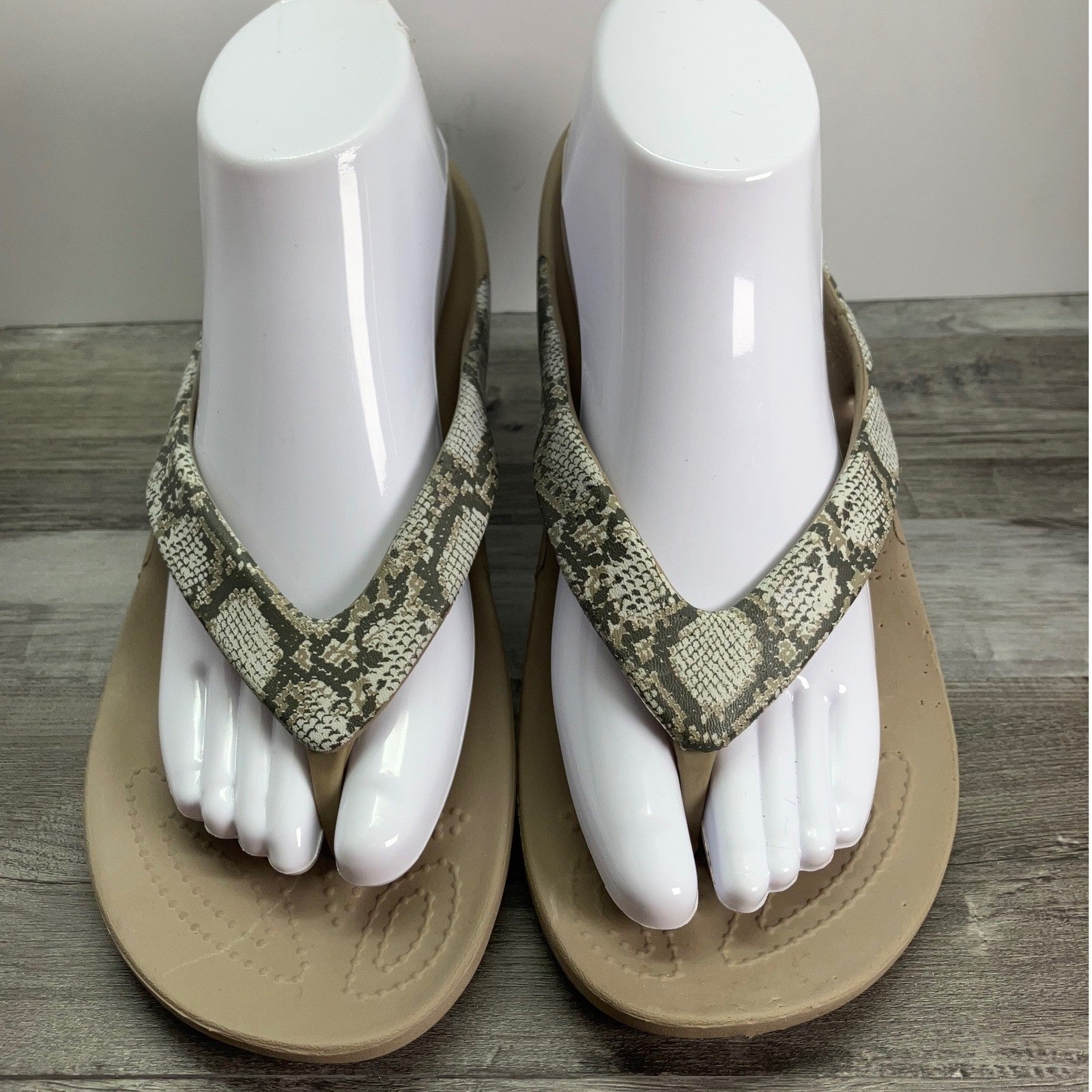 Crocs Kadee II Flip Flops Womens 9 Tan Snakeskin Print Thong Sandals 205075