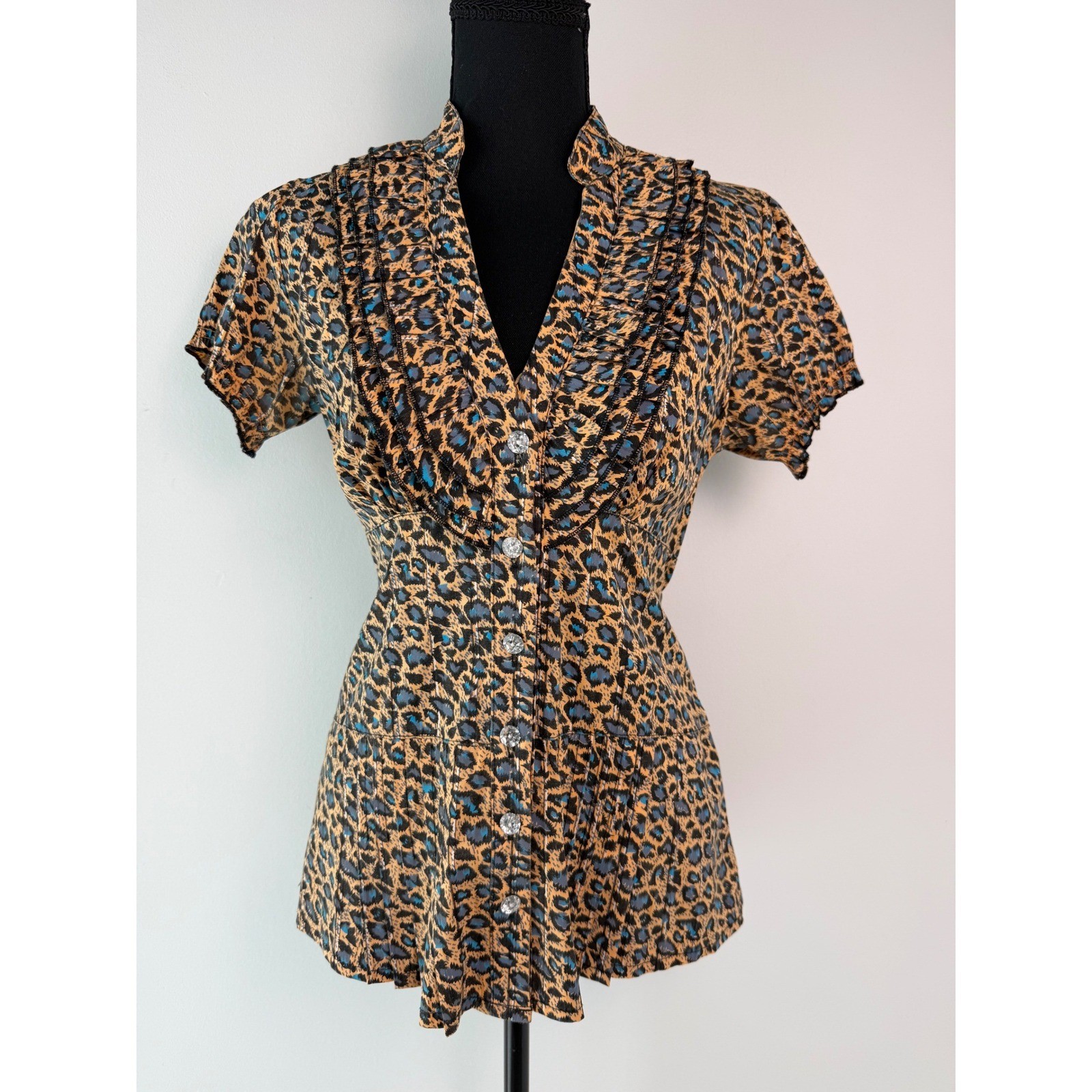 Vintage 90s Y2K Leopard Animal Print Mob Wife Pin Up Button Down Top Cap Sleeve
