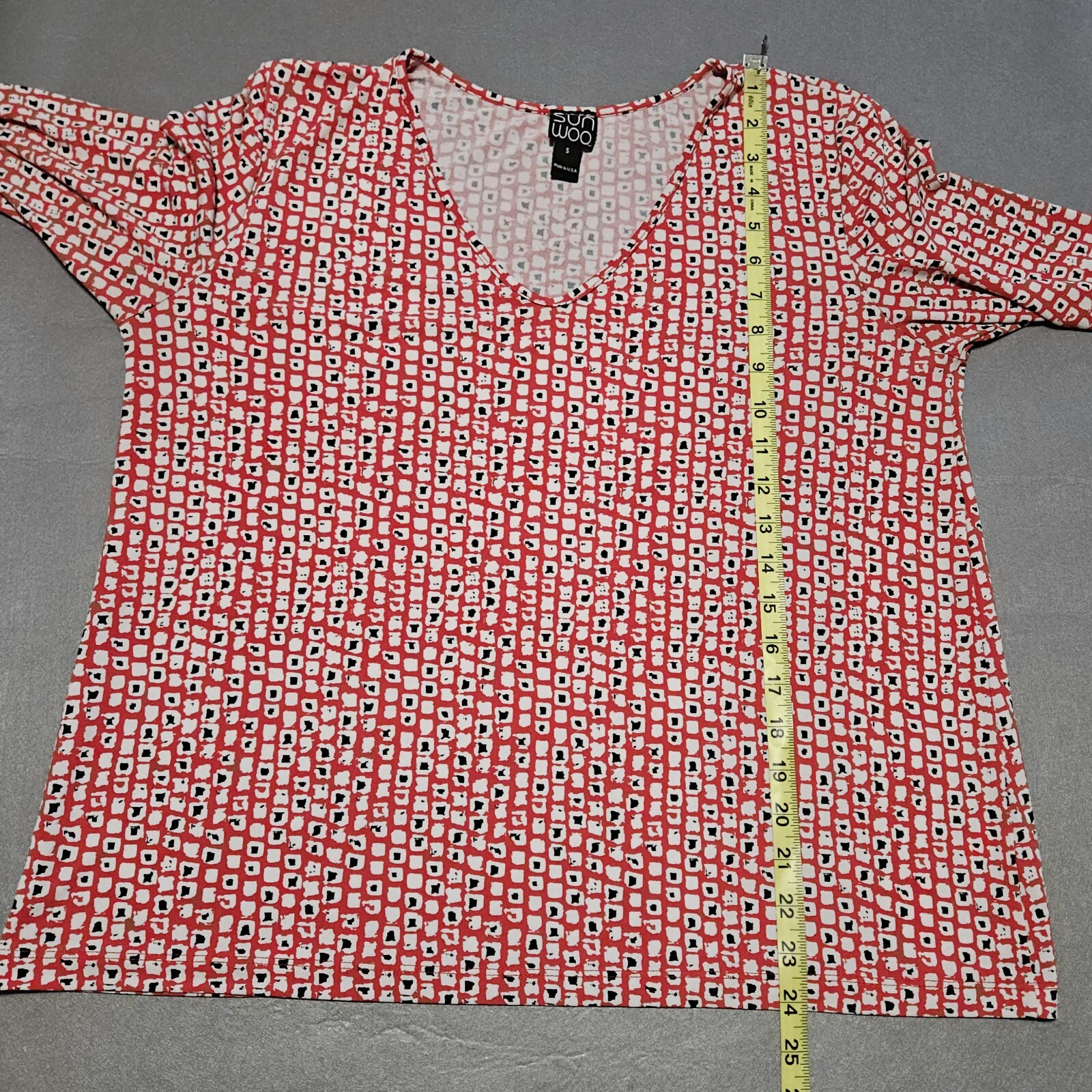 Clara SunWoo Shirt Sz S V-Neck Top Stretch Red Black All Over Geometric Print