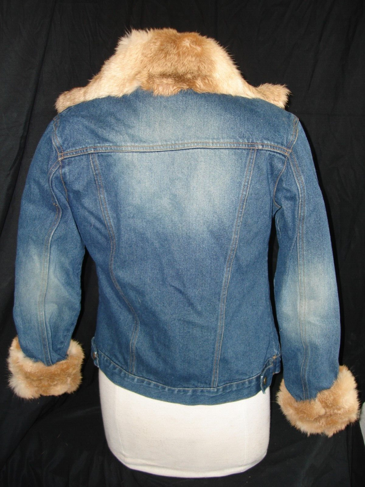 NWT Mojo Moda Blue Denim W/Rabbit Fur Trim & Quilted Lining Jacket. Sz M