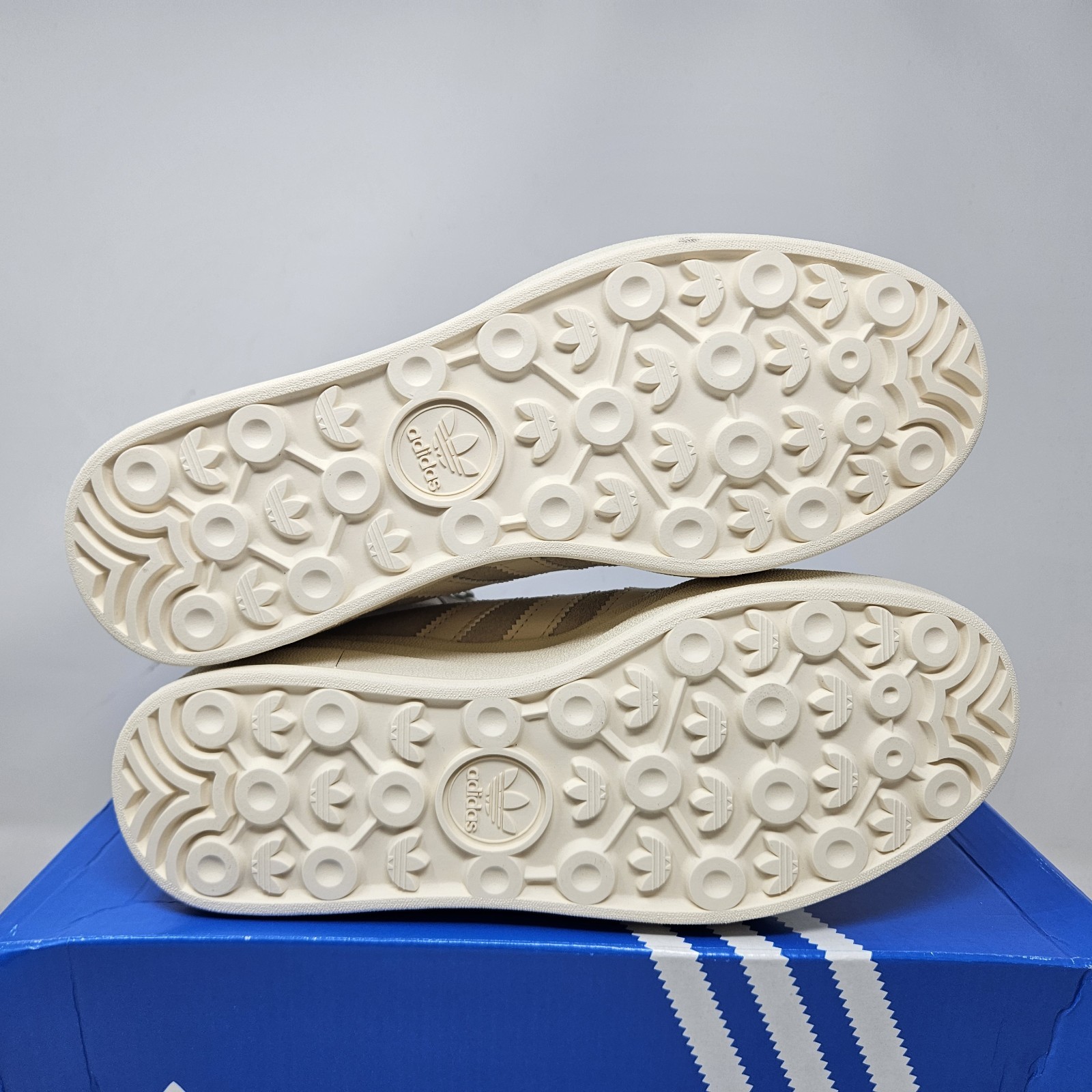 Adidas Wmns Gazelle Boot ‘Wonder White’ / ID6984 / Womens Size 8.5 – Damaged Box