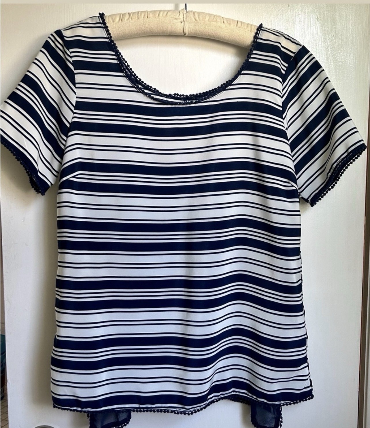 Women’s Classic Navy Blue Striped Short Sleeve Ruffled Blouse Top Size Small