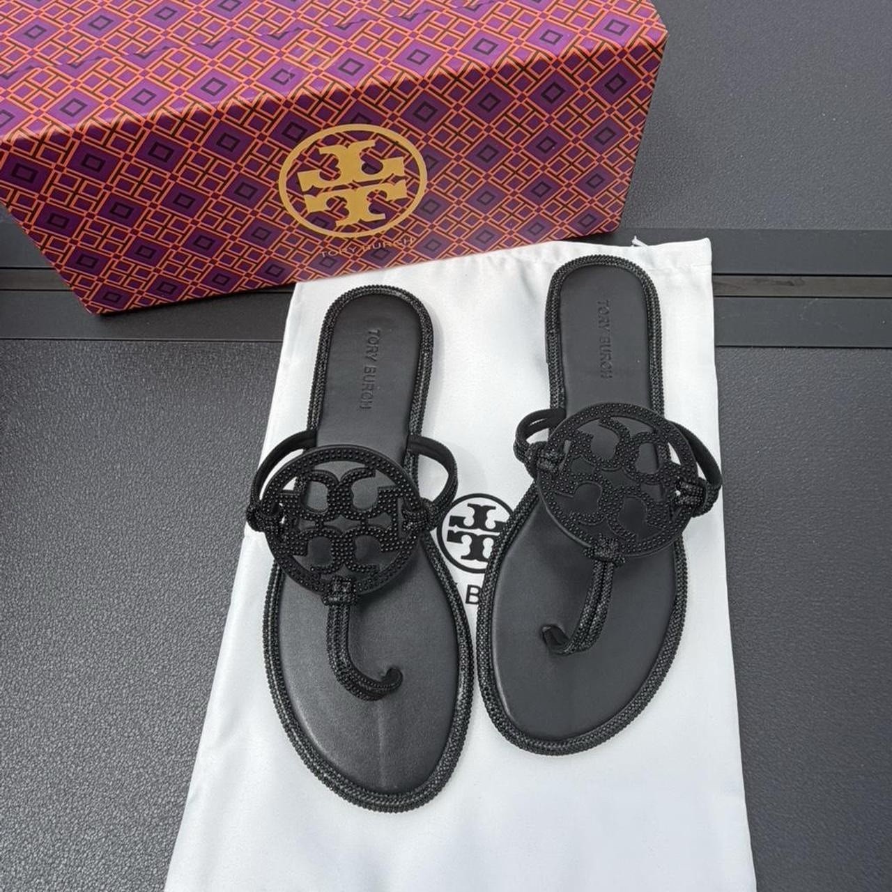 Tory Burch Black Rhinestone Logo Thong Leather Sandals Women’s Size 8 Slip-On