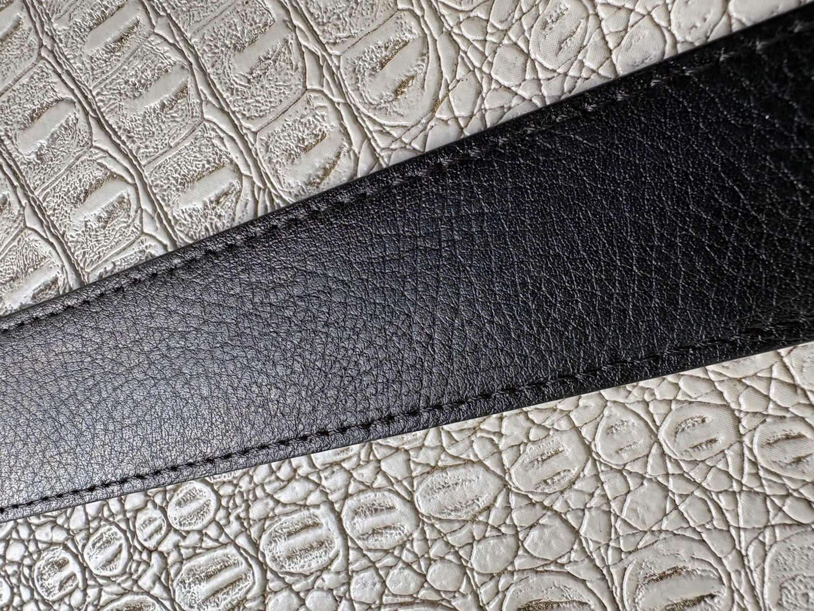 Nike Leather Belt Men 42 Black White Reversible Silvertone Buckle Stitching Logo