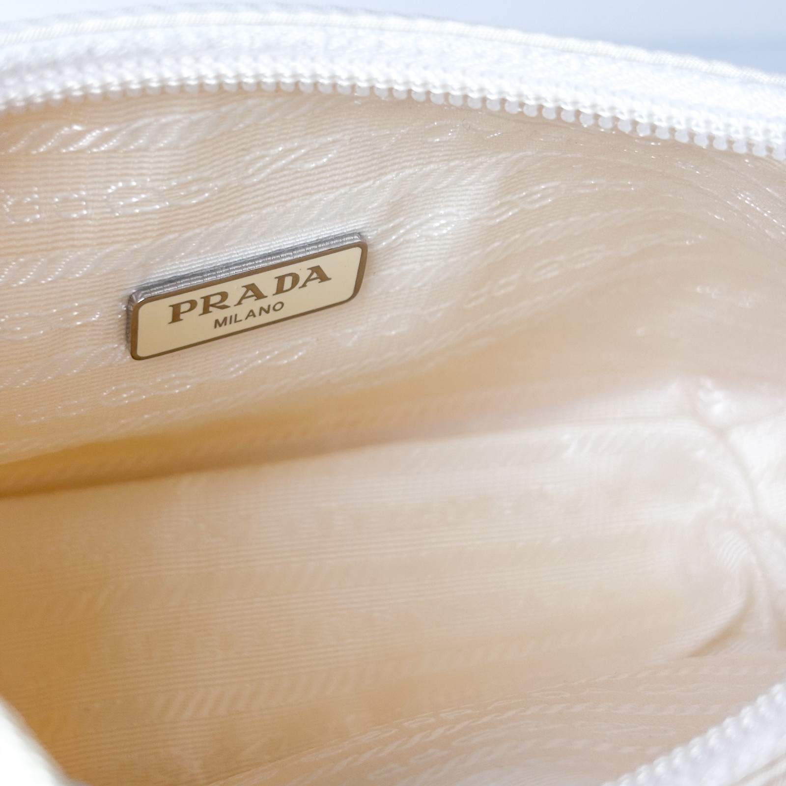 Prada Re-Edition 2000 Shoulder Bag – White / Alabaster