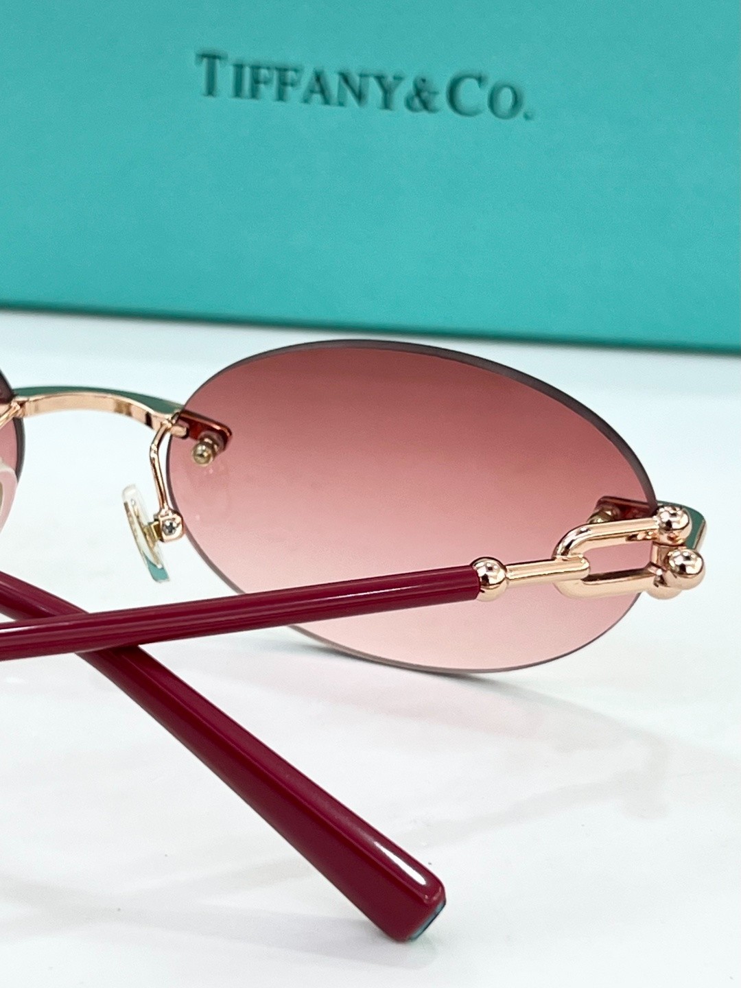 Tiffany & Co. Cat Eye Luxury Sunglasses – Elevate Your Timeless Style