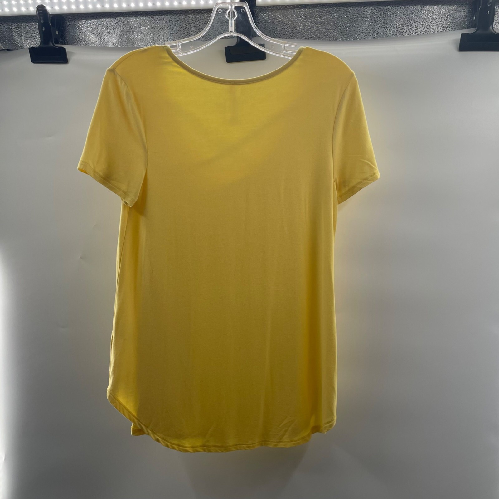 Lime n Chili Crisscross V-Neck Short Sleeve Blouse Womens Size Small Yellow