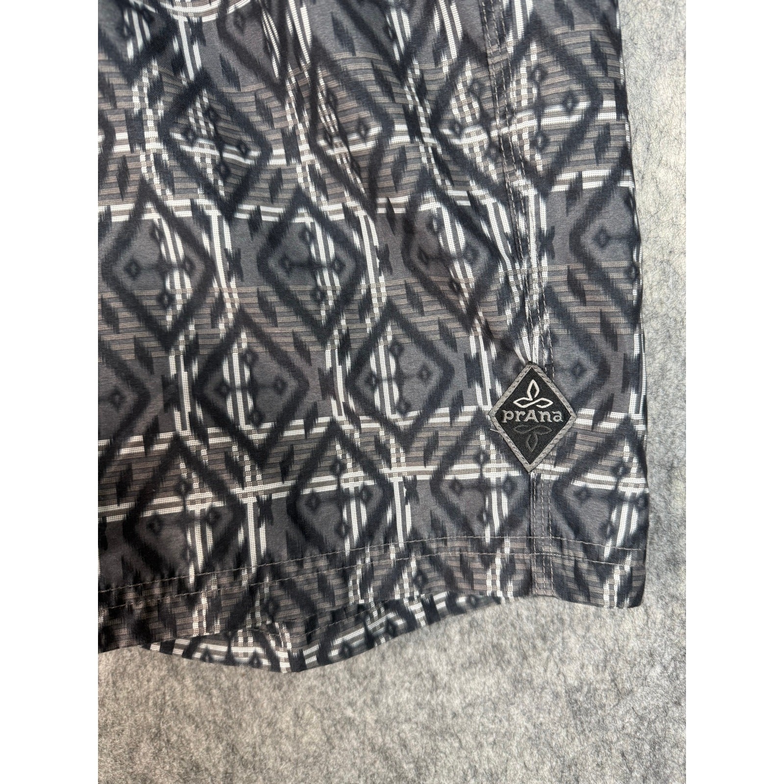 prAna Mens Mojo Athletic Geometric Shorts Size Large Mixology Gravel