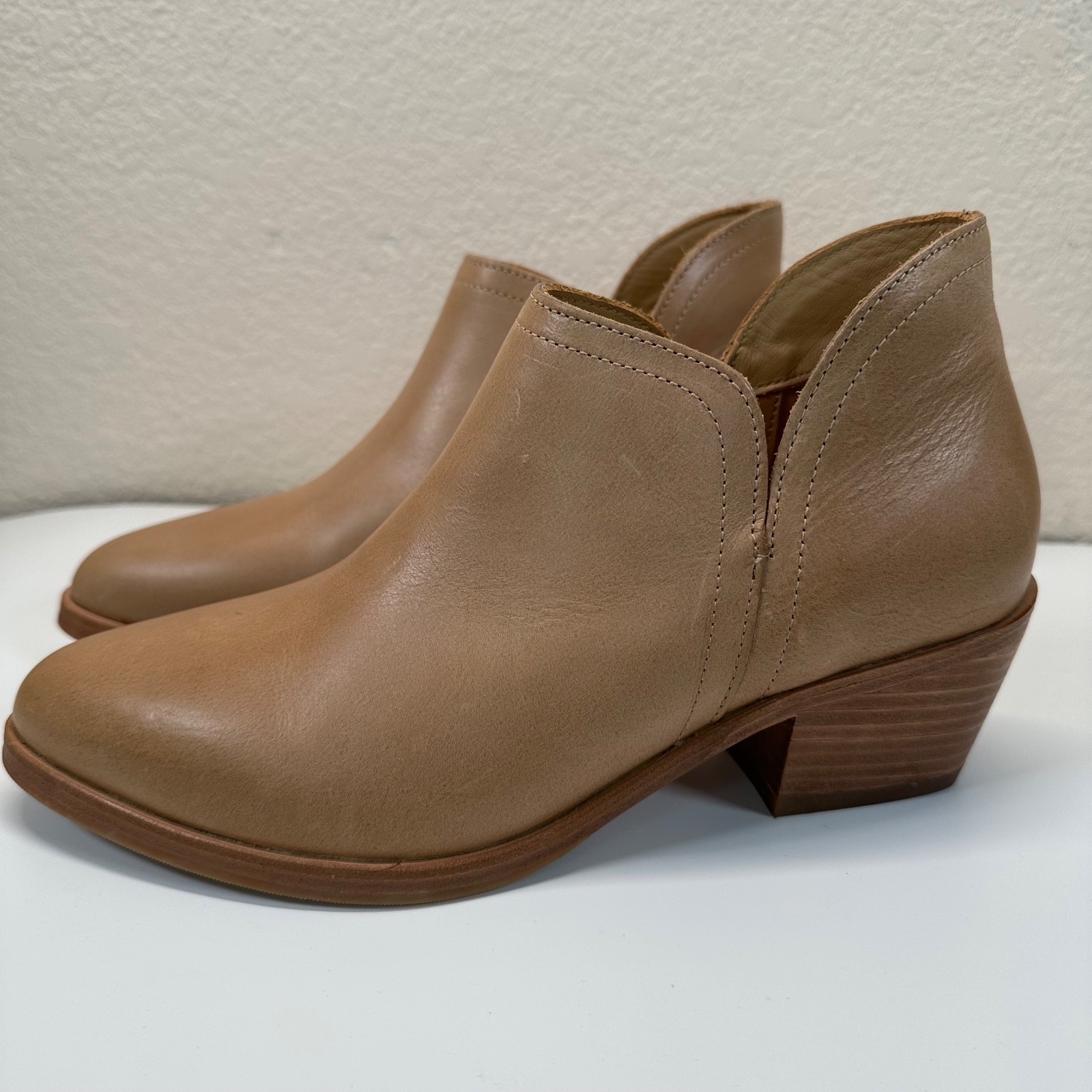 NWOB Nisolo Mia Everyday Ankle Bootie Women’s Size 7.5 Water Resistant Leather