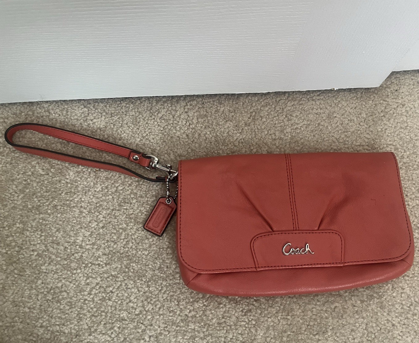Coach coral Women’s Wristlet Wallet Clutch Logo Zipper Wrist Strap Card Slots