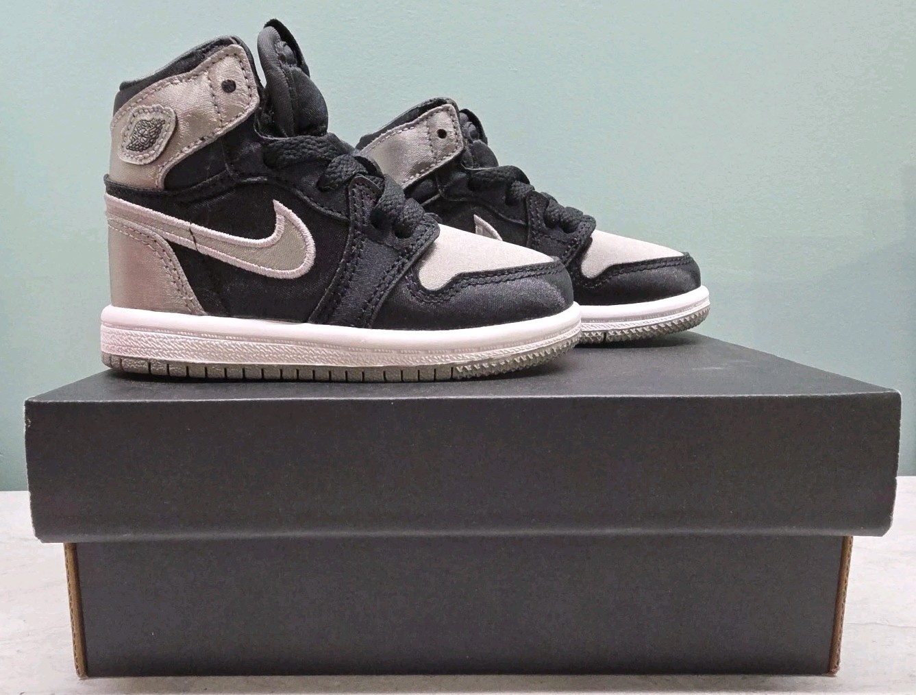 New In Box Air Jordan 1 Retro High OG Satin Black/Grey FD5305-010 Size 5c