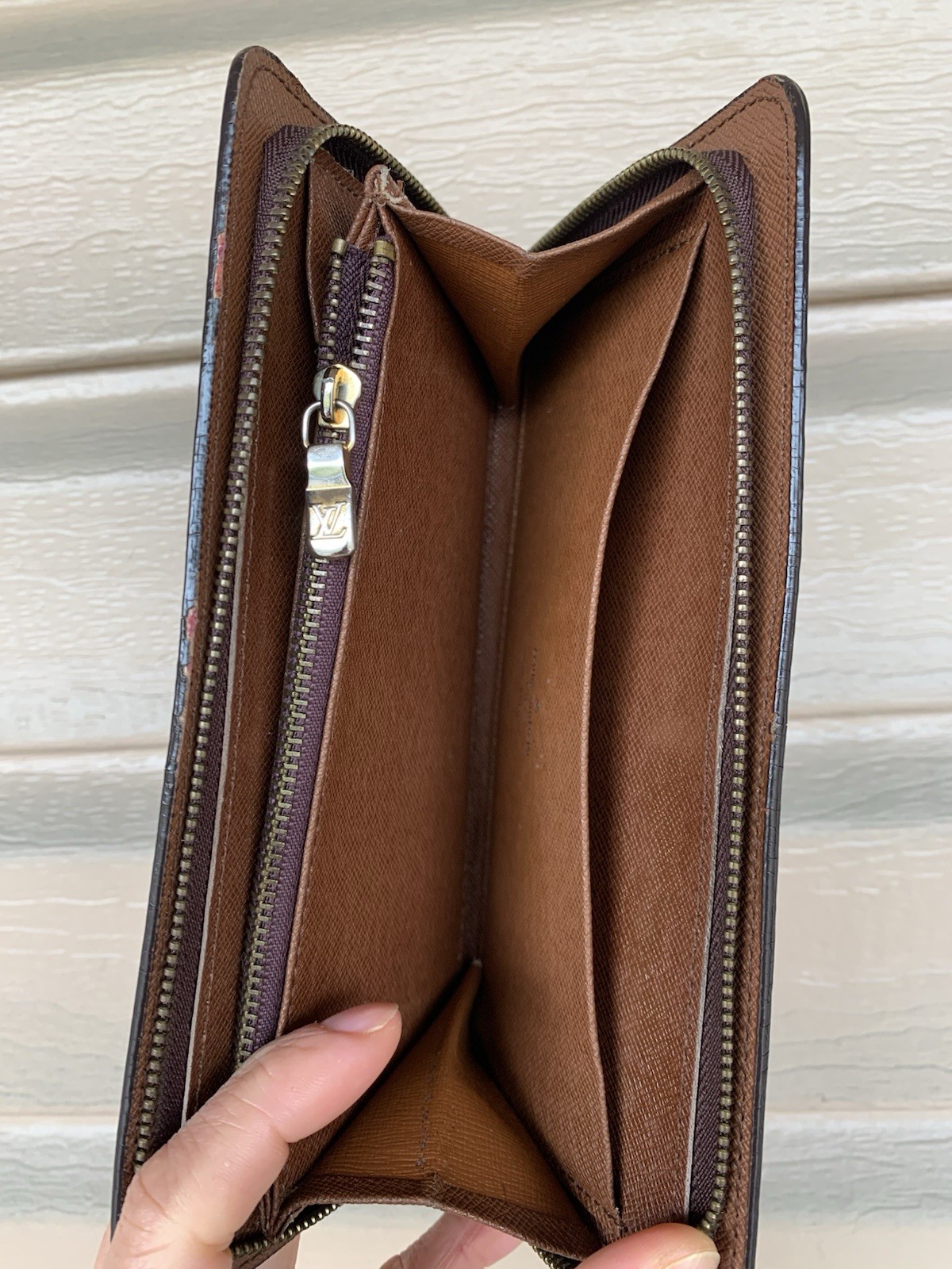 Large Louis Vuitton monogram zippy wallet 7.8”*4.3”
