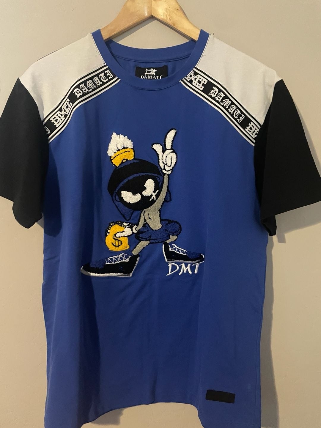 DAMATI Los Angeles Marvin the Martian Embroidered Graphic T-Shirt