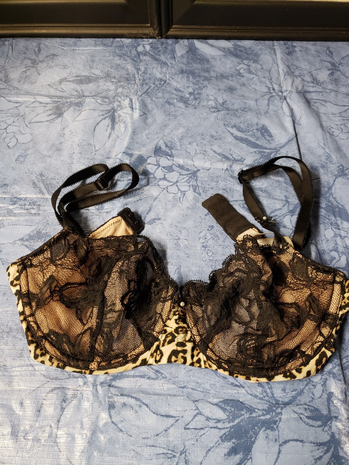 Victorias Secret Unlined Demi Bra 32D Leopard w/ Black Lace Multiway Straps