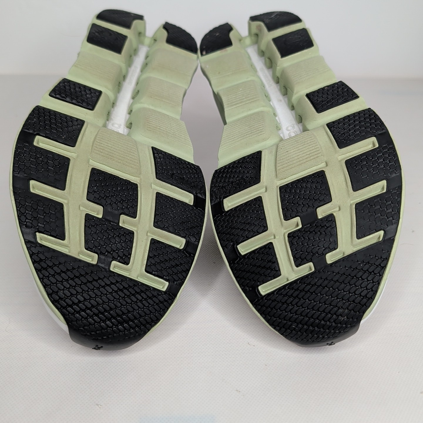 On Cloudstratus Running Shoes Sneakers Women 10 White Moss Athleisure