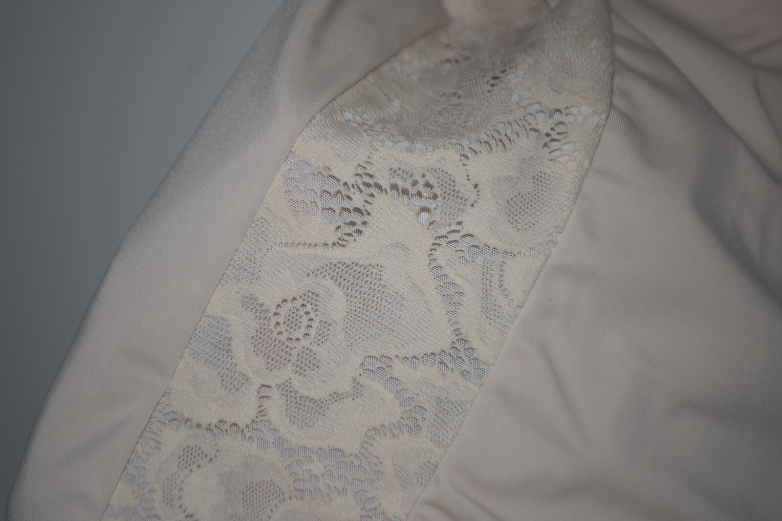 Women’s Size 34B Maidenform Nude Corset Dress Lace Trim Adjustable Straps & Back