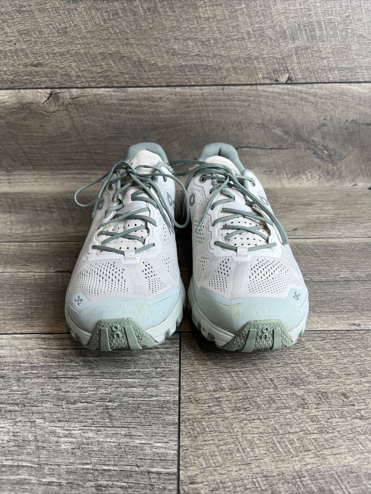 OnCloudventure Trail Running Shoe – Women’s Size 9 (White/Moss)