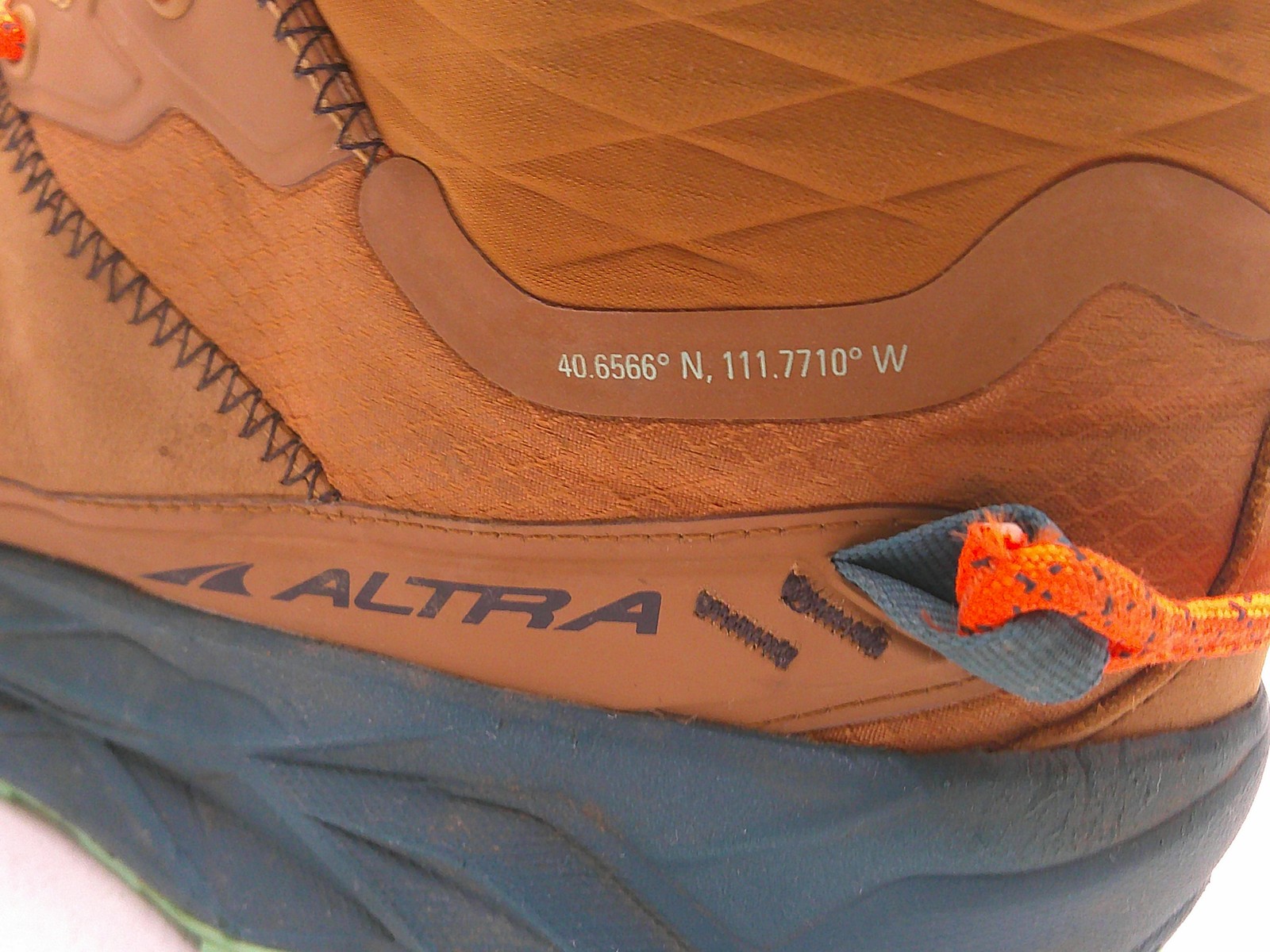 Altra Olympus 5 Gore-Tex Shoes Mens Size 9.5 Brown Mid Top Hiking Trail Sneakers