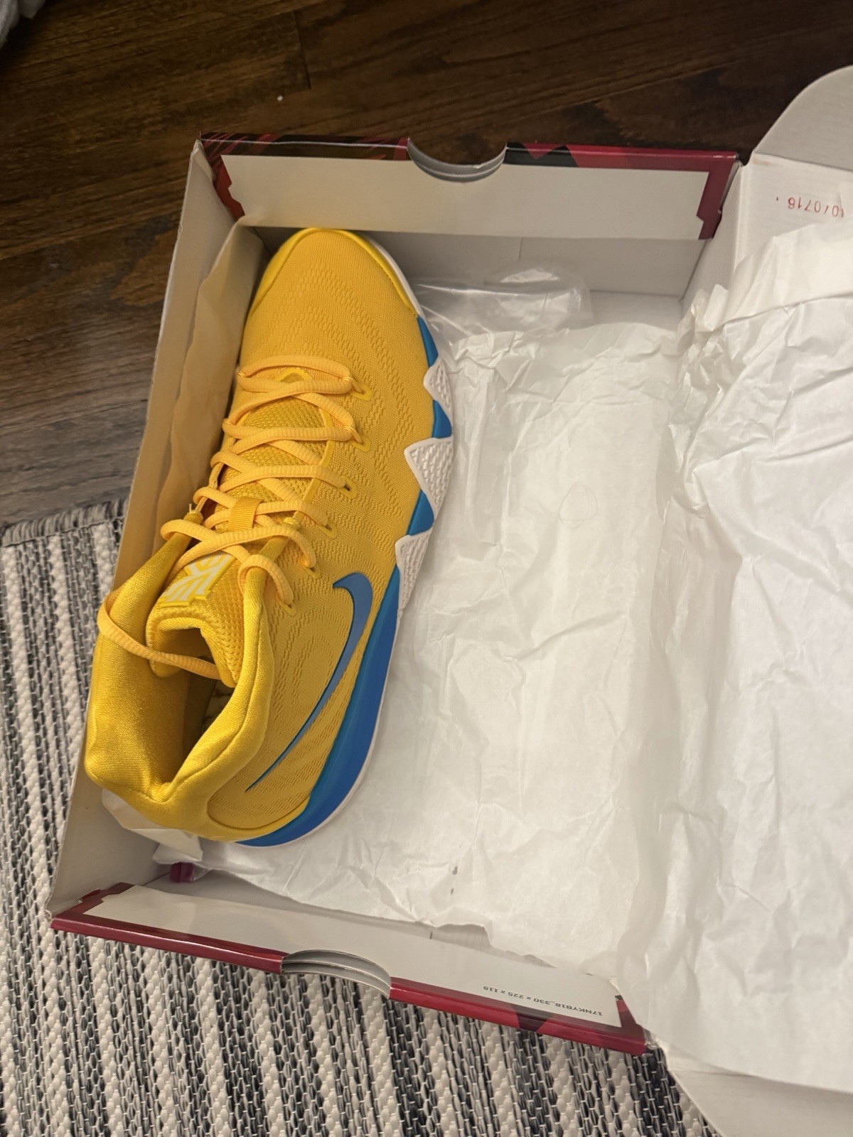 Nike Kyrie Irving 4 KIX 10.5 NEVER WORN OR TRIED ON