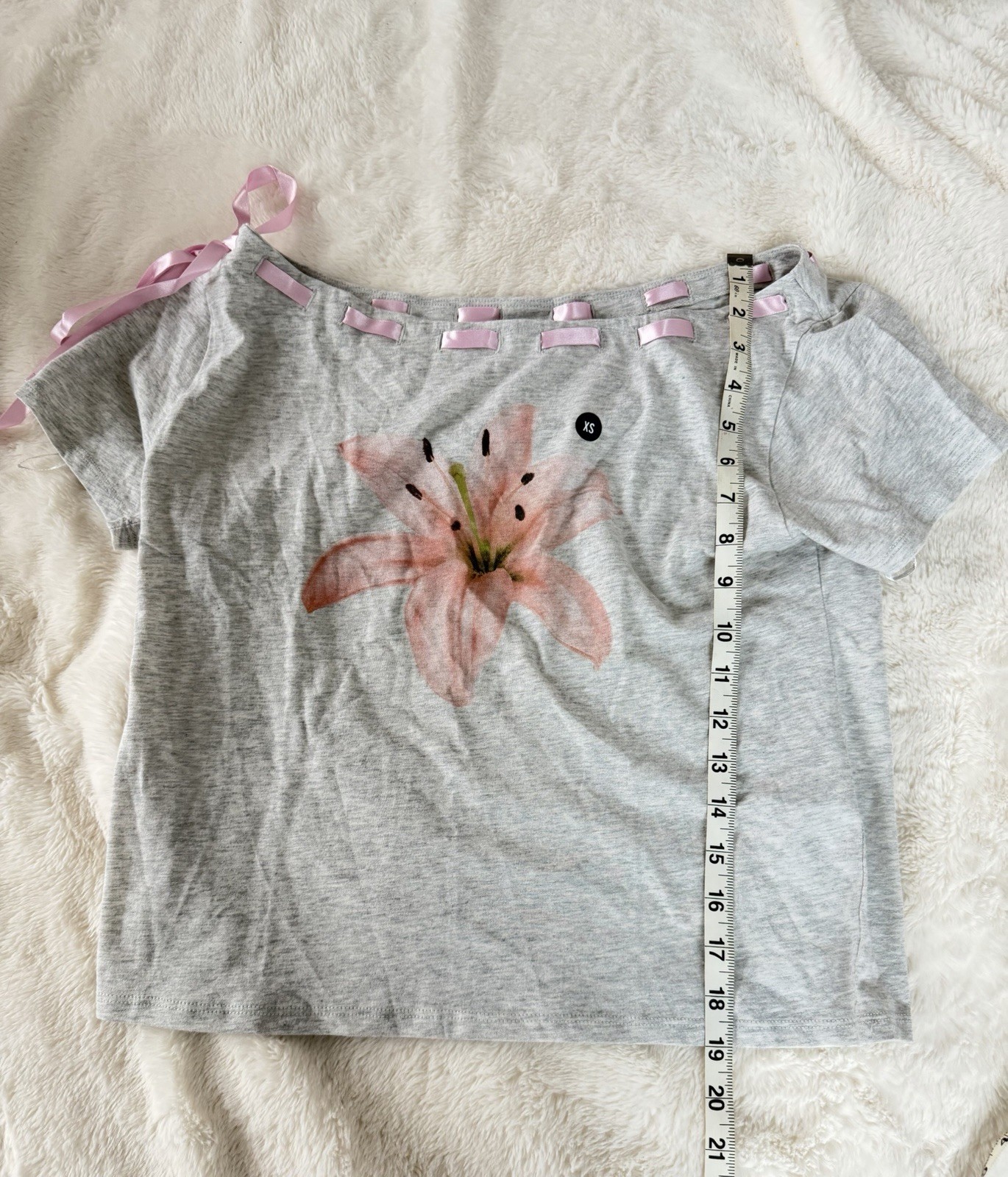 Hollister Women’s XS Gray & Pink Off-the-Shoulder Floral Cap Sleeve T-Shirt