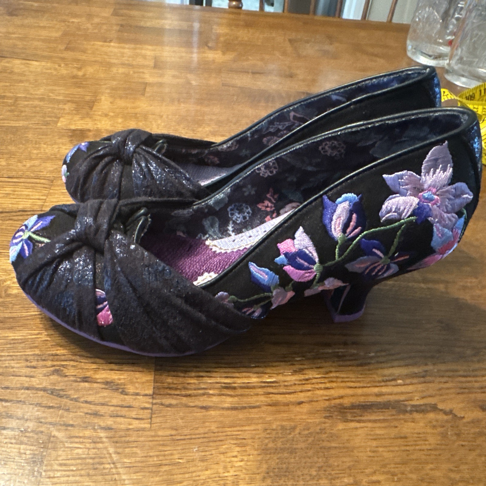 Irregular Choice Iconic Glitter Bow Black Floral Pumps Women’s Size 6.5 37 RARE!