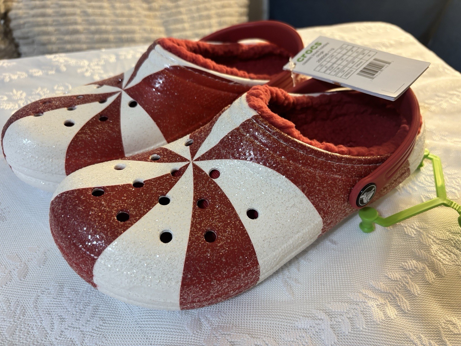 Crocs Classic Lined Holiday Clog White Red Kids J5 New with Tags 209298-119 NWT