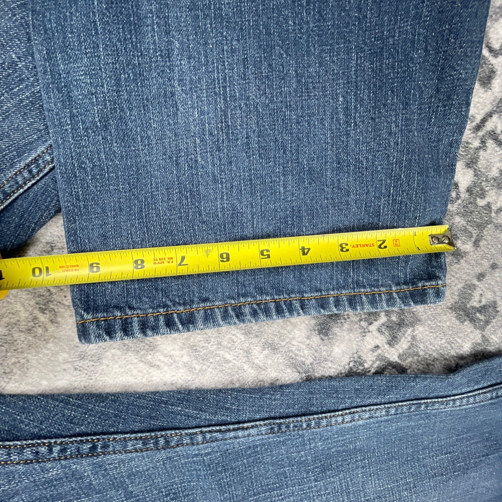 Levis Strauss 559 Mens 38×30 Relaxed Straight Leg Jeans Medium Wash Blue Denim