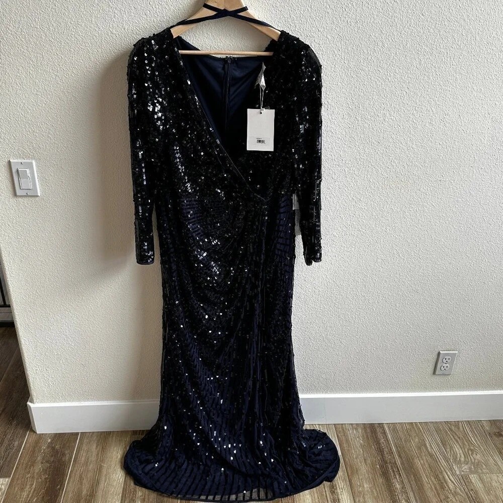 Mac Duggal Sequin Mesh Overlay V-neck Gown in Midnight Blue – Size 20 – Gorgeous