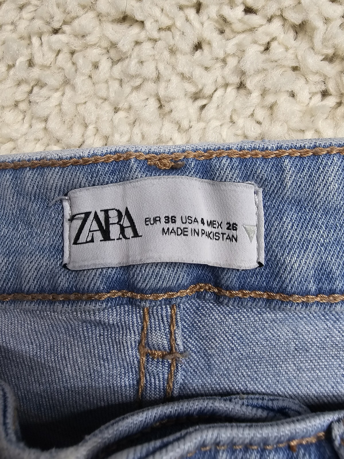 Zara Jeans Womens 4 (26×26) Relaxed Straight High Rise Medium Wash Raw Hem Denim