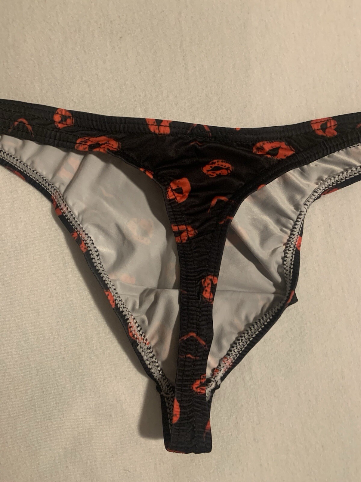Mens Kiss Pattern Black Thong. Size XL (See Details)