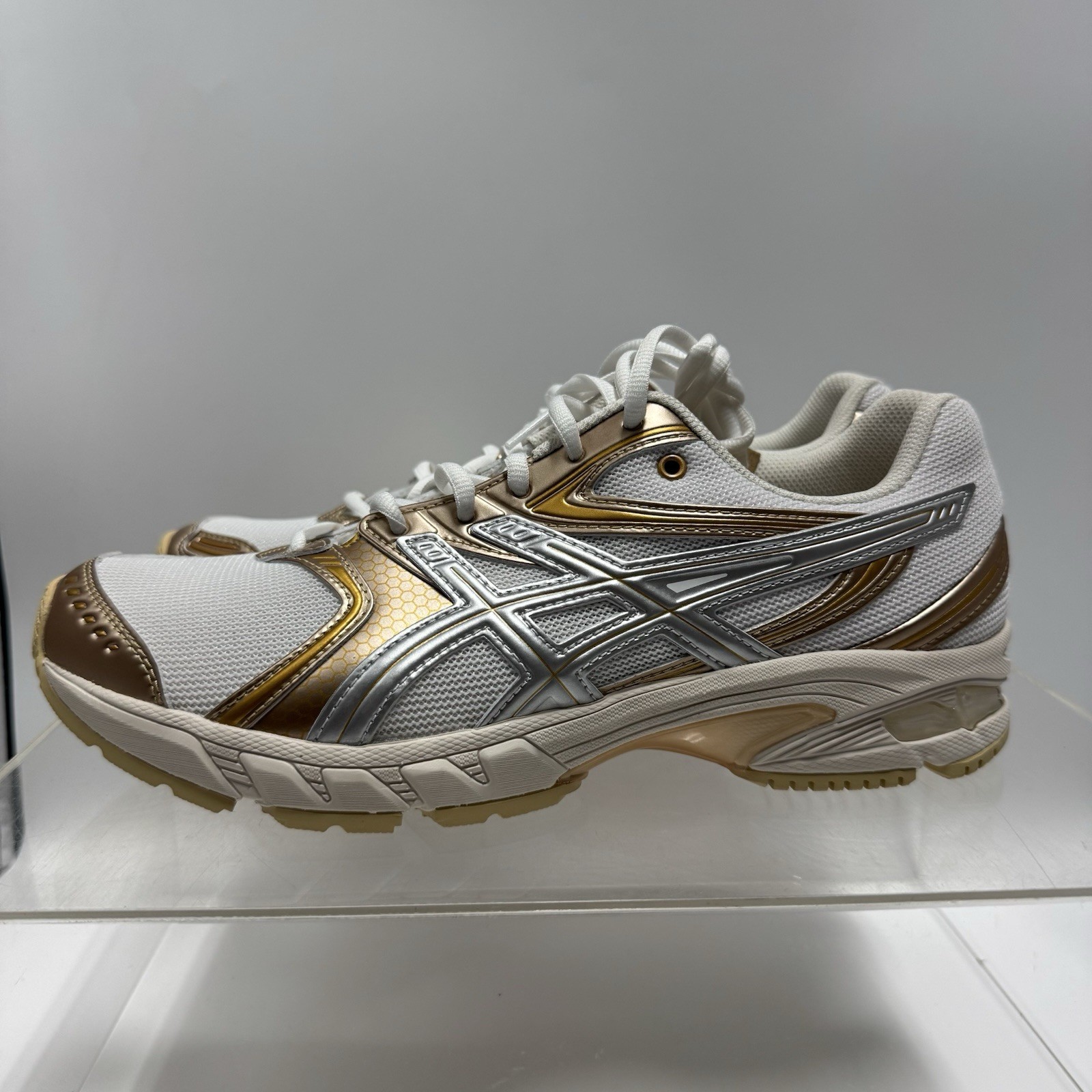 Brand New Asics Gel-DS Trainer 14 1203B102-100 White Silver Gold Men Size 8.5