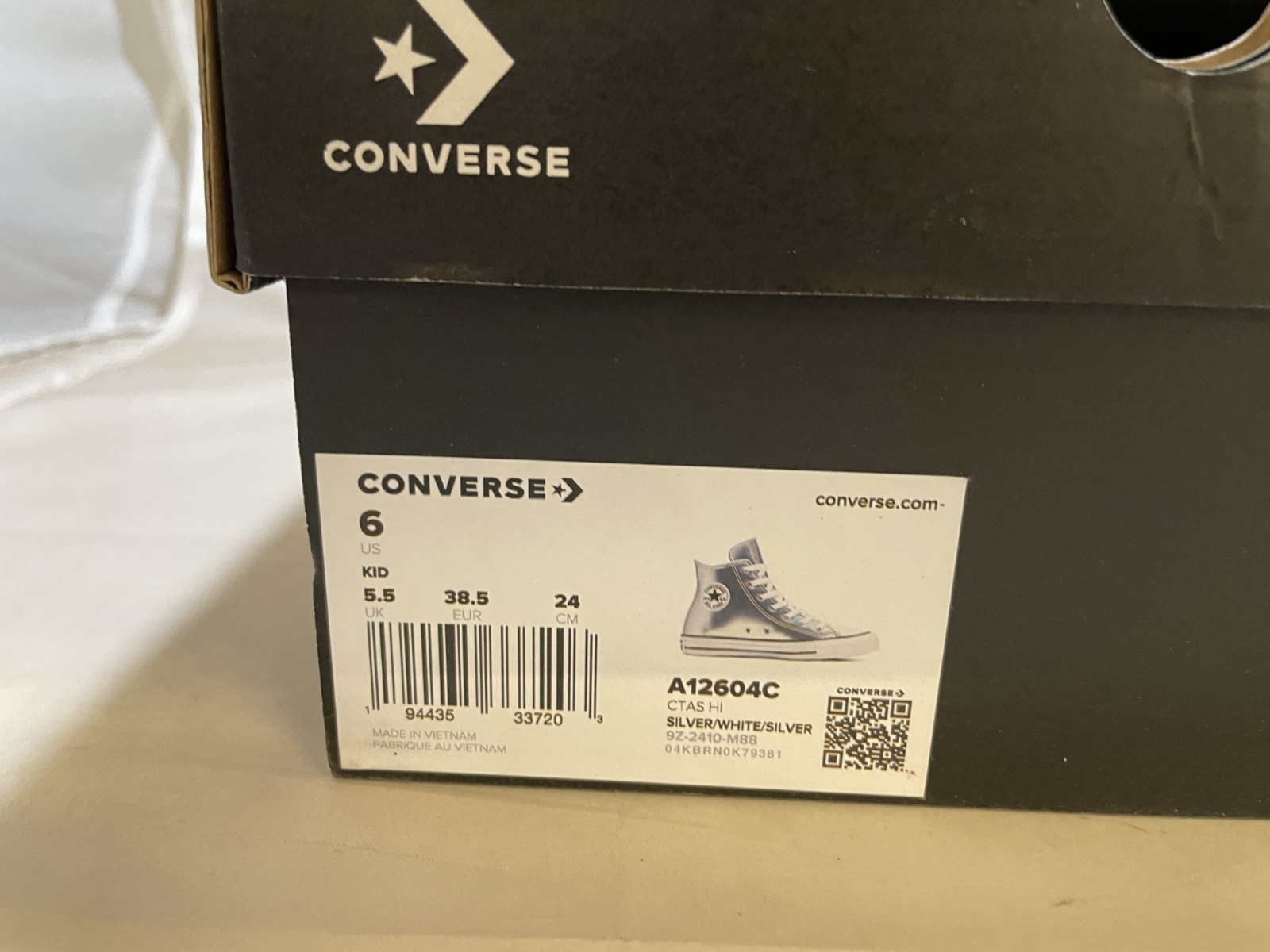 NEW Converse A12604C CTAS HI Youth Sneaker Metallic Silver White Silver Size