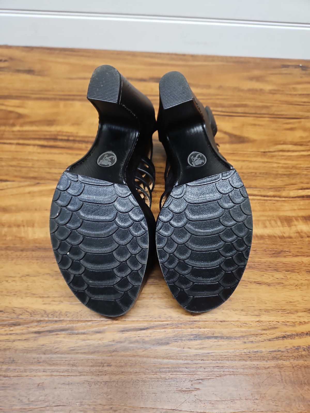 Sofft Ohanna Black Vowen Leather Heel Sandals Womens Size 7M