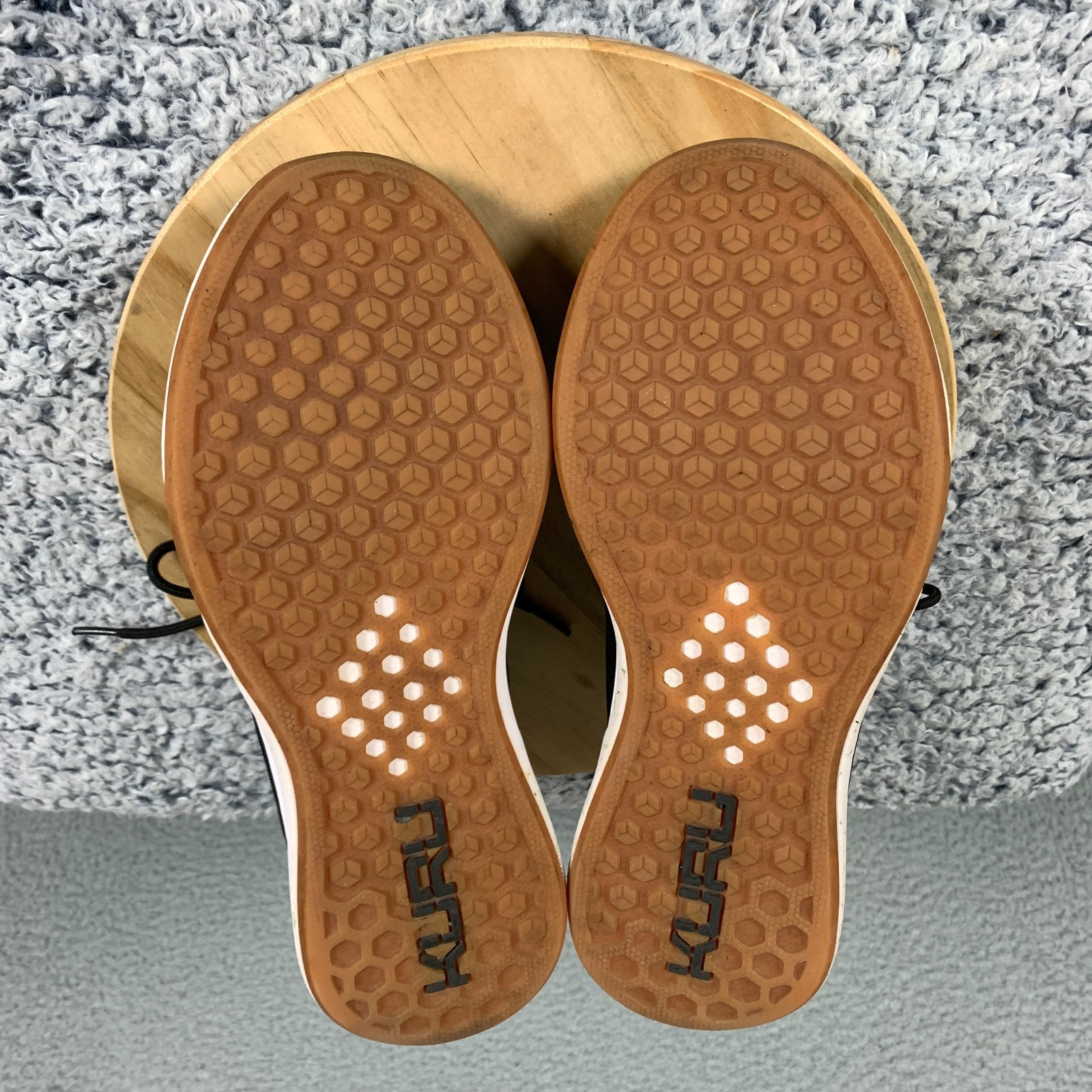 Kuru Atom Sneakers Women’s 8 Black/White/Gum Mesh Athletic Running Walking Shoes