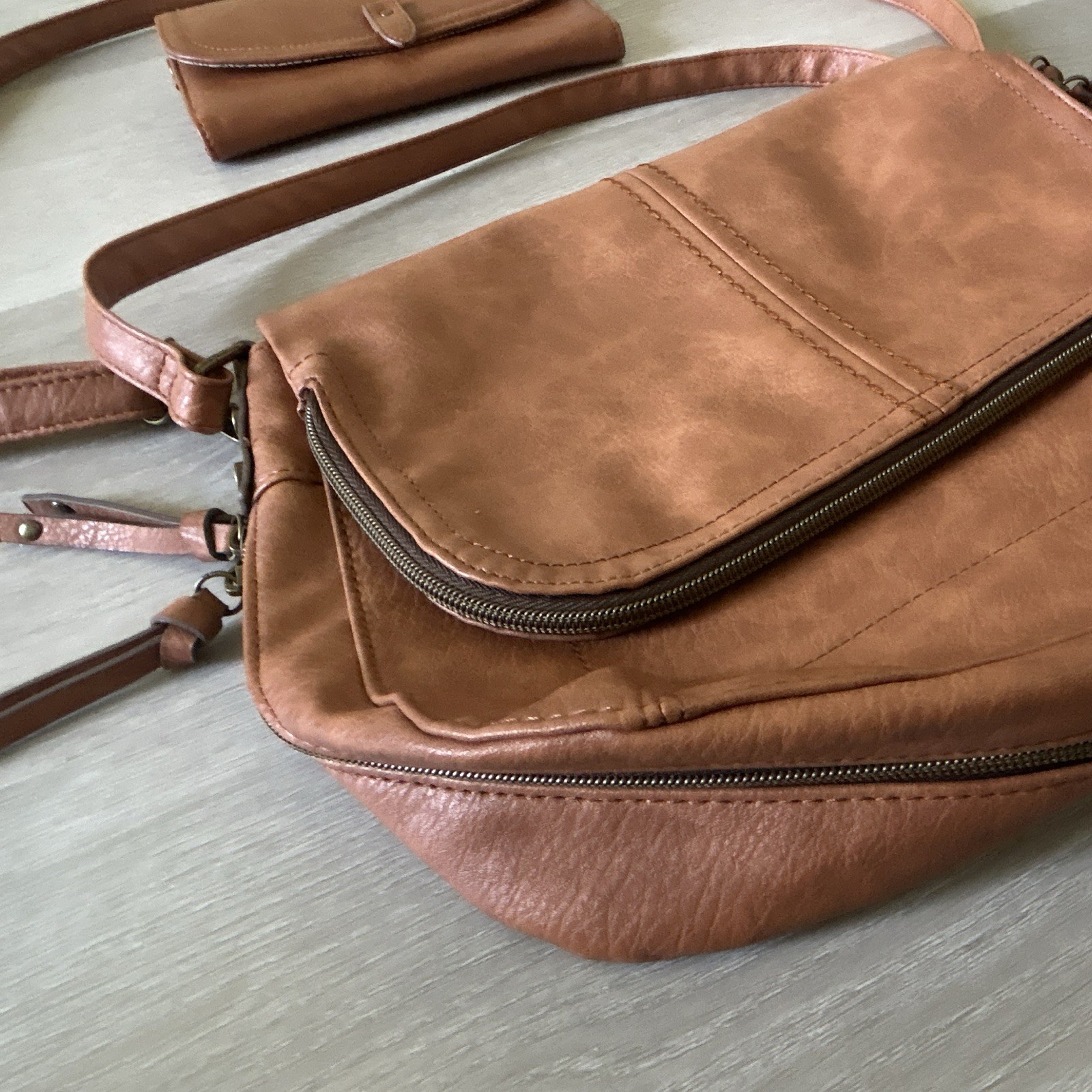 Brown Medium Crescent Crossbody Bag Adjustable Detachable Strap Zip/Magnetic