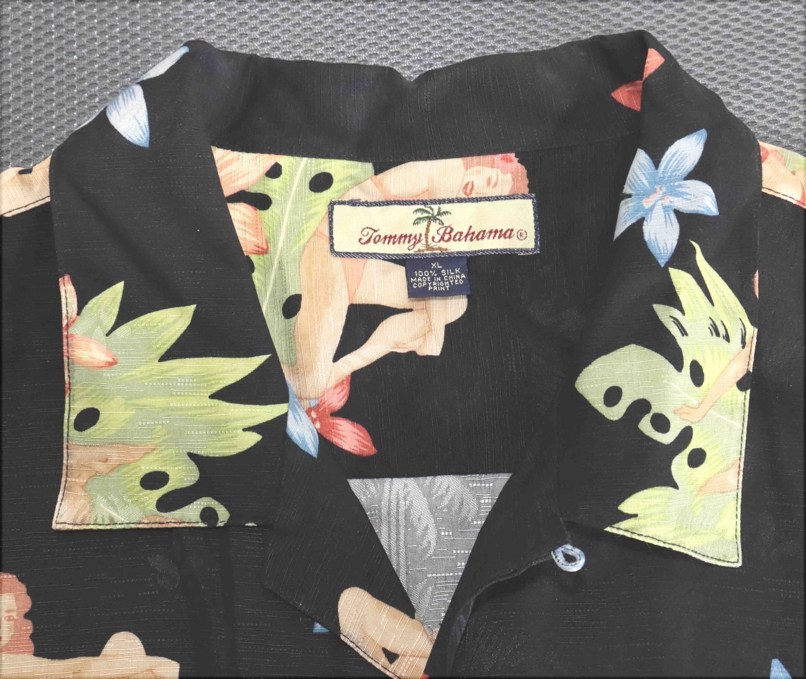 Tommy Bahama Silk Hawaiian Pineapple Bikini Pinup Girl Camp Shirt Mens Size XL