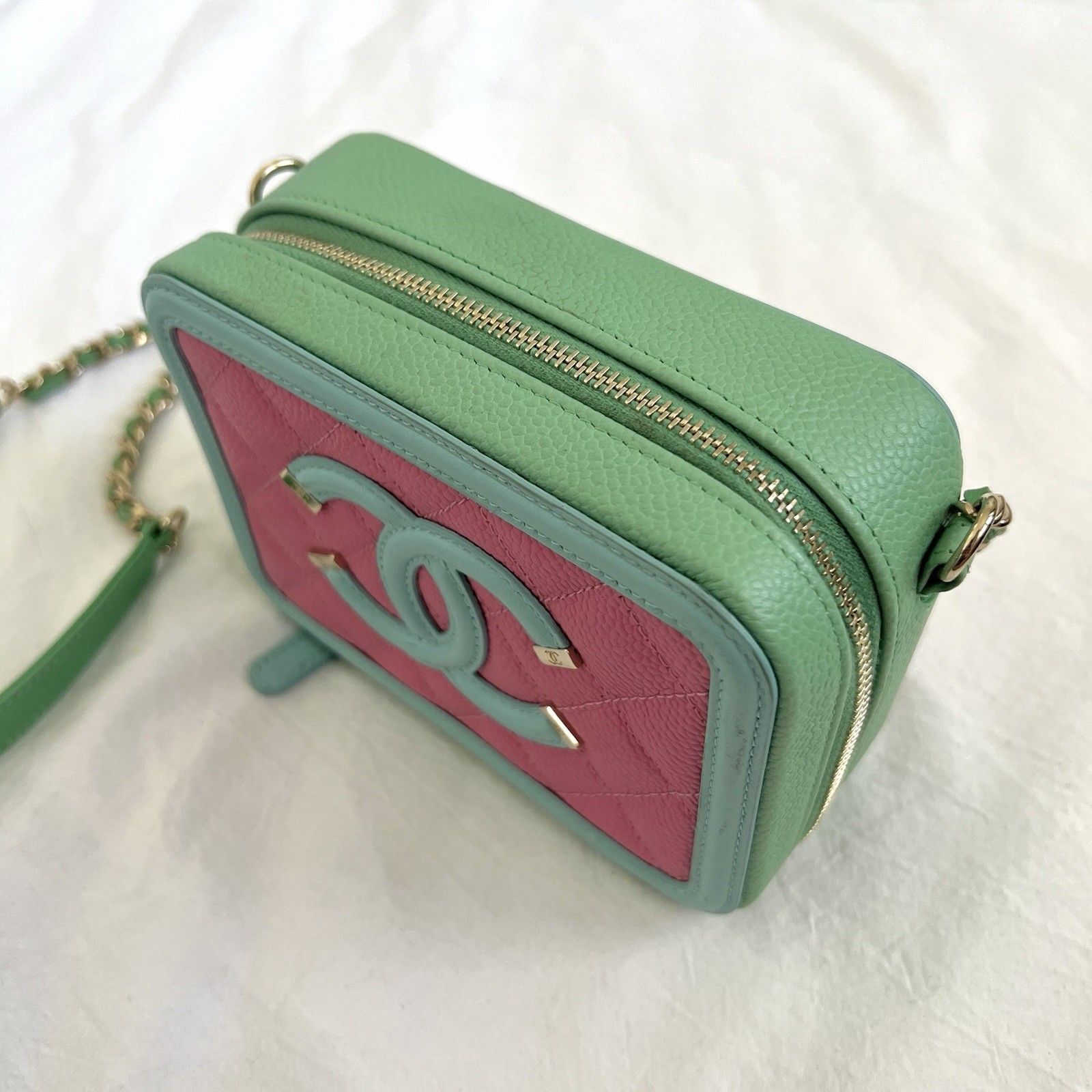 CHANEL Quilted Leather Crossbody Bag Pink with Gold Chain and CC Logo