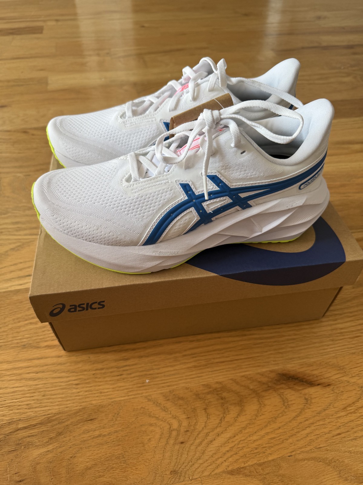 Size 8.5 – ASICS Women’s Novablast 5 Track Club Pack – Tuna Blue W