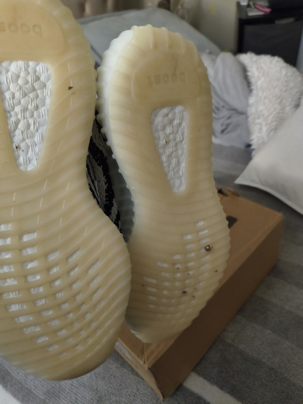 Size 6 – adidas Yeezy Boost 350 V2 Low Zebra