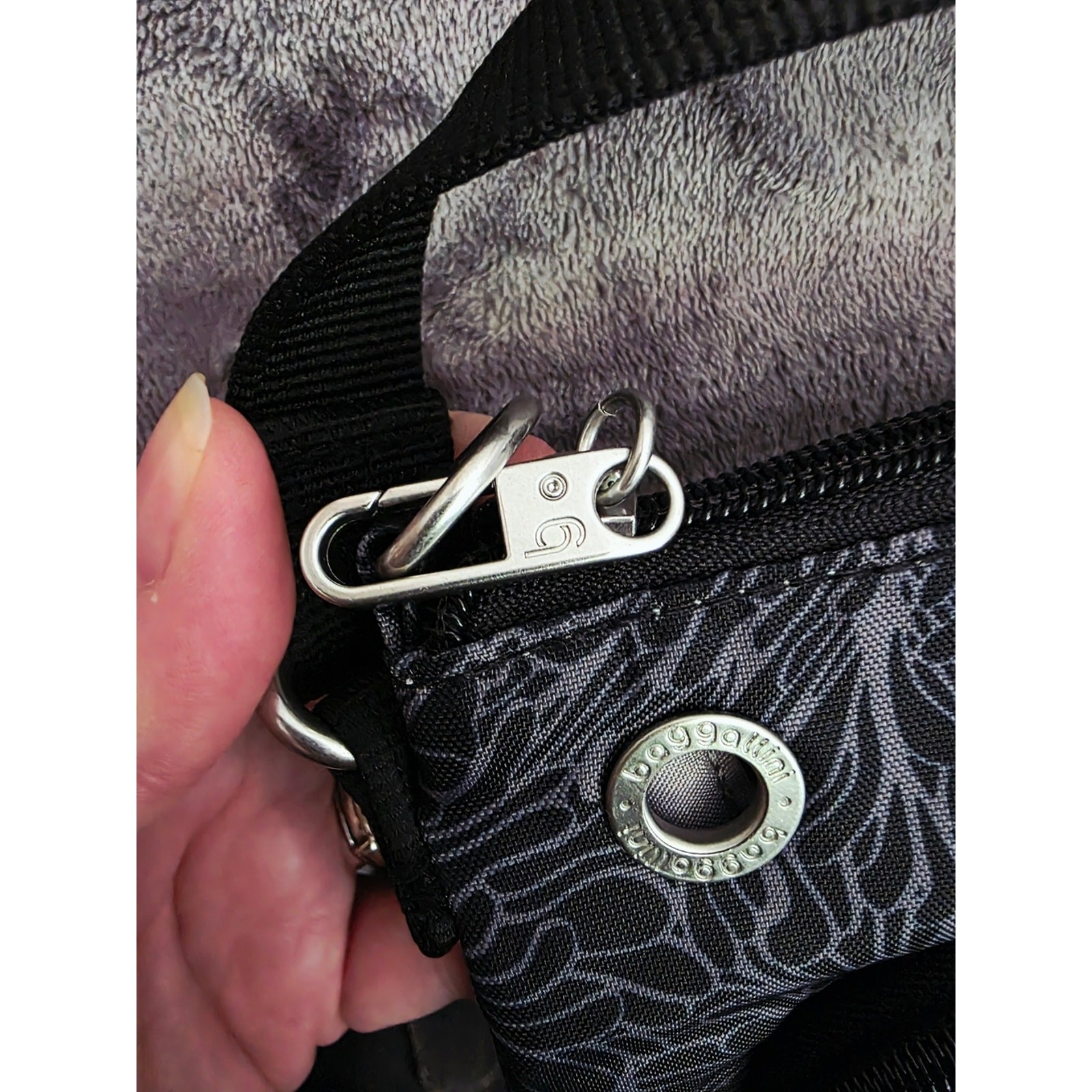 New Baggallini RFID Locking Zipper Floral Travel Crossbody Messenger Bag
