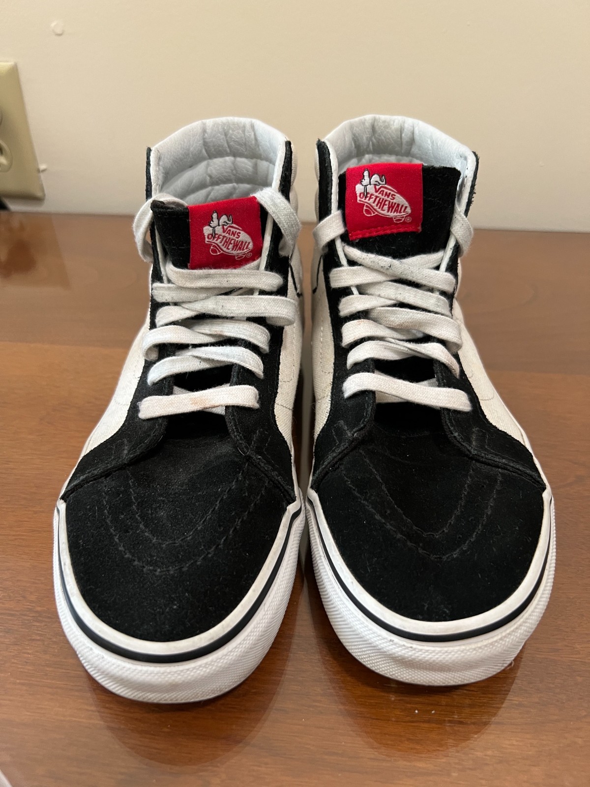 Vans x Peanuts Snoopy & Woodstock Sk8-Hi sneakers. Excellent pre-owned. w7/m5.